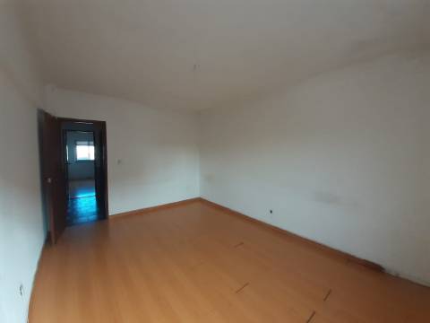 Apartamento T2 no Laranjeiro.