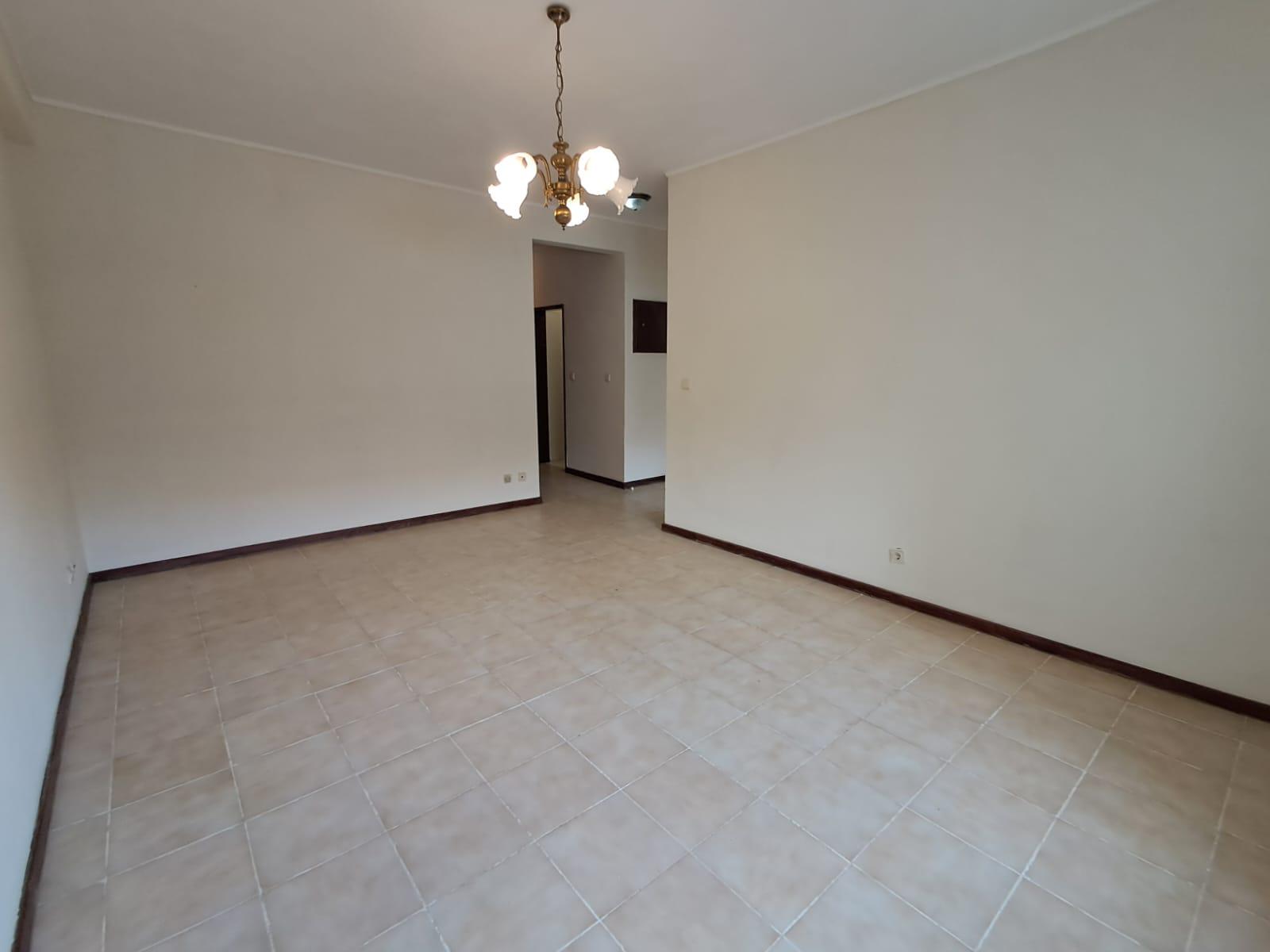 Apartamento T3 em Loures.