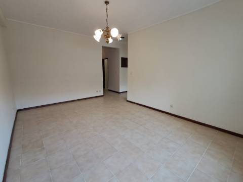 Apartamento T3 em Loures.