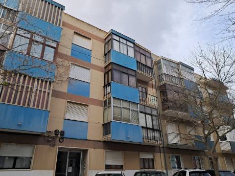 Apartamento T2 no Laranjeiro.