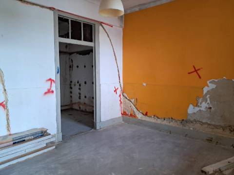 Venda conjunta de 2 apartamentos e loja no Seixal.