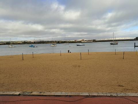 Venda conjunta de 2 apartamentos e loja no Seixal.