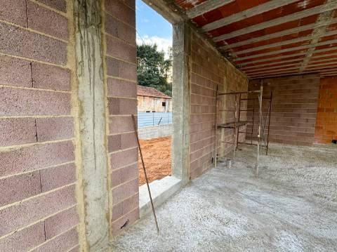 Moradia T4 de Luxo Isolada Disponível para Venda em Águeda
