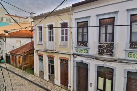 Prédio com 3 apartamentos independentes disponível para venda no centro de Águeda