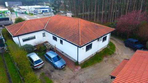 Duas Moradias Independentes em Amplo Terreno de 2171m² Disponíveis para Venda em Águeda