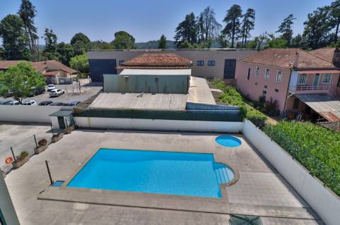 Apartamento T4 em condomínio fechado disponível para venda