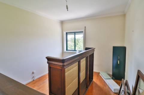 Apartamento T4 em condomínio fechado disponível para venda