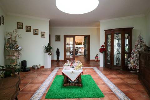 Quinta com 11.439 m², piscina coberta e 4 suítes - tranquilidade perto da cidade