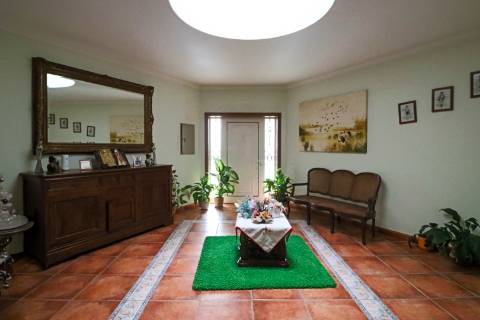 Quinta com 11.439 m², piscina coberta e 4 suítes - tranquilidade perto da cidade