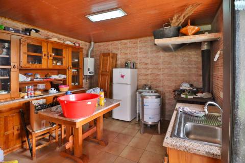 Quinta com 11.439 m², piscina coberta e 4 suítes - tranquilidade perto da cidade