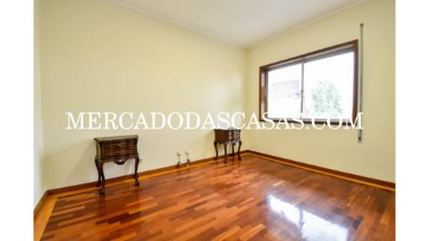 Apartamento T5 em Espinho 
 Apresentamos este...