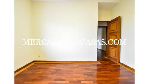 Apartamento T5 em Espinho 
 Apresentamos este...