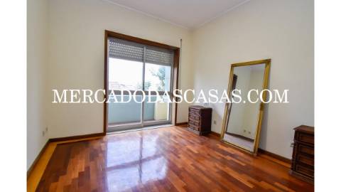 Apartamento T5 em Espinho 
 Apresentamos este...