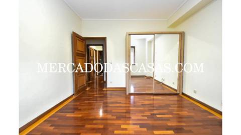 Apartamento T5 em Espinho 
 Apresentamos este...