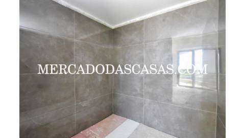 Luxuosa Moradia T3+1 inserida em Condomínio...