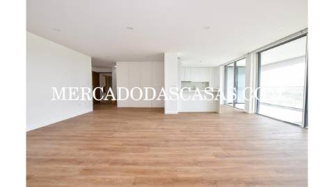 Apartamento T3 com Terraços – Primeira Linha de...