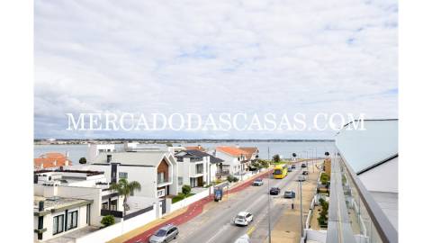 Apartamento T3 com Terraços – Primeira Linha de...