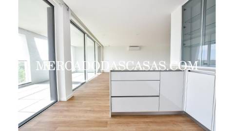 Apartamento T3 com Terraços – Primeira Linha de...