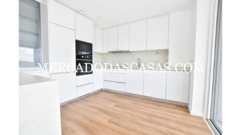 Apartamento T3 com Terraços – Primeira Linha de...