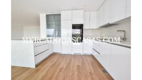 Apartamento T3 com Terraços – Primeira Linha de...