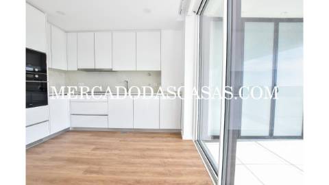 Apartamento T3 com Terraços – Primeira Linha de...