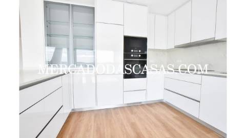 Apartamento T3 com Terraços – Primeira Linha de...