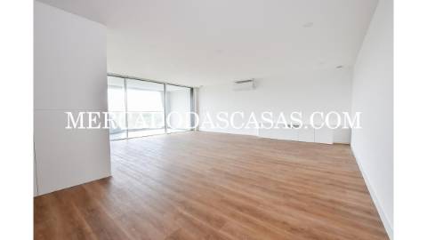 Apartamento T3 com Terraços – Primeira Linha de...