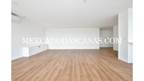 Apartamento T3 com Terraços – Primeira Linha de...