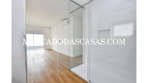 Apartamento T3 com Terraços – Primeira Linha de...