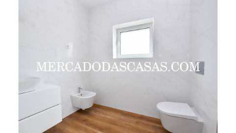 Apartamento T3 com Terraços – Primeira Linha de...