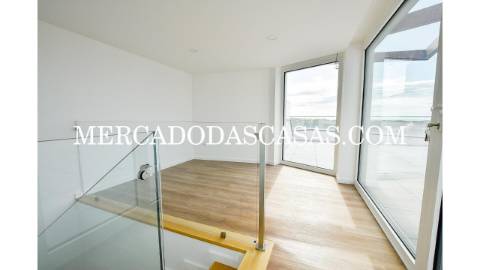 Apartamento T3 com Terraços – Primeira Linha de...