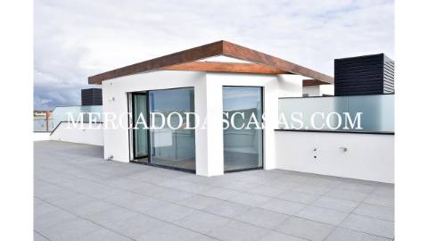 Apartamento T3 com Terraços – Primeira Linha de...