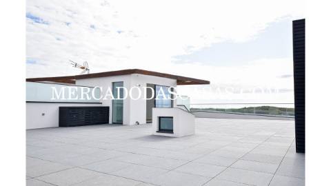 Apartamento T3 com Terraços – Primeira Linha de...