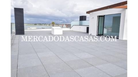 Apartamento T3 com Terraços – Primeira Linha de...
