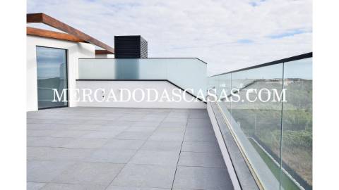 Apartamento T3 com Terraços – Primeira Linha de...