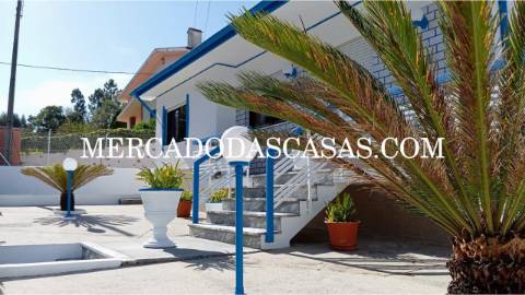 Apresentamos esta excelente Moradia T3,...