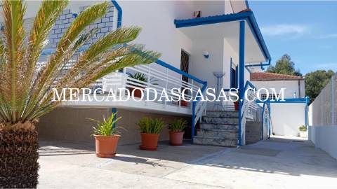 Apresentamos esta excelente Moradia T3,...