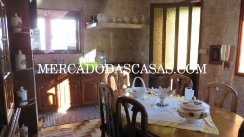 Apresentamos esta excelente Moradia T3,...