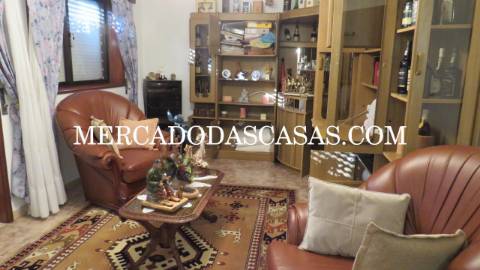 Apresentamos esta excelente Moradia T3,...