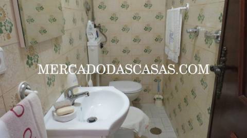 Apresentamos esta excelente Moradia T3,...