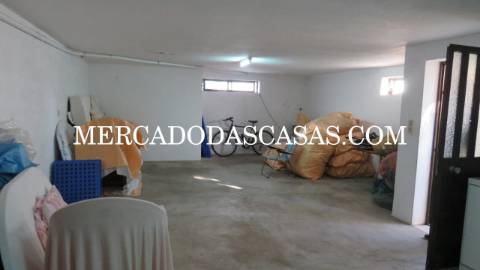 Apresentamos esta excelente Moradia T3,...