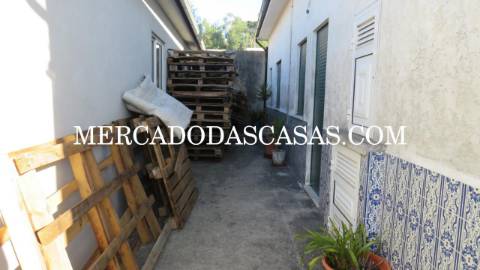 Apresentamos esta excelente Moradia T3,...