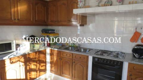Apresentamos esta excelente Moradia T3,...