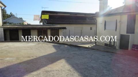 Apresentamos esta excelente Moradia T3,...