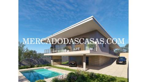 Terreno urbano com 740m2, situado numa...
