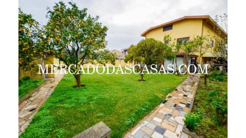 Moradia T4 + sótão localizada em Anta, Espinho....