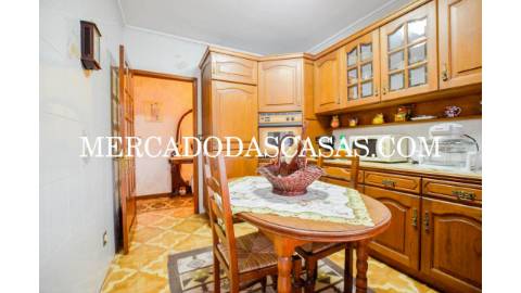 Moradia T4 + sótão localizada em Anta, Espinho....