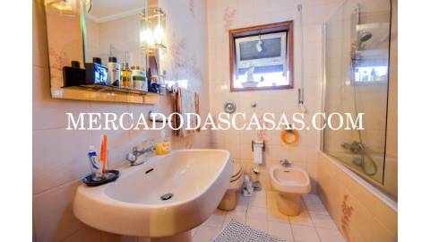 Moradia T4 + sótão localizada em Anta, Espinho....