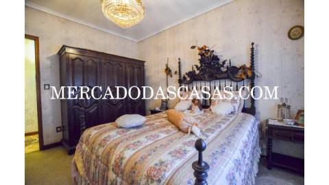 Moradia T4 + sótão localizada em Anta, Espinho....