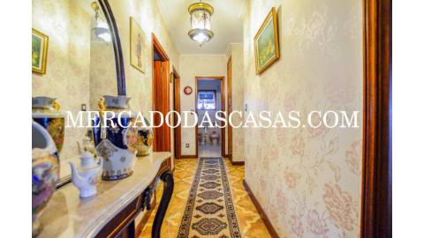 Moradia T4 + sótão localizada em Anta, Espinho....